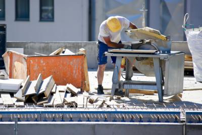 Bauarbeiter-auf-Dach Bauarbeiter-auf-Dach