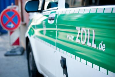 zoll-fahrzeug